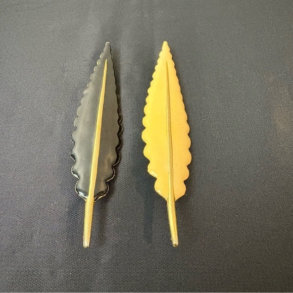 Tancer Jewelry - Vintage Tancer II Set of 2 Enamel Goldtone Feather Pins Brooches